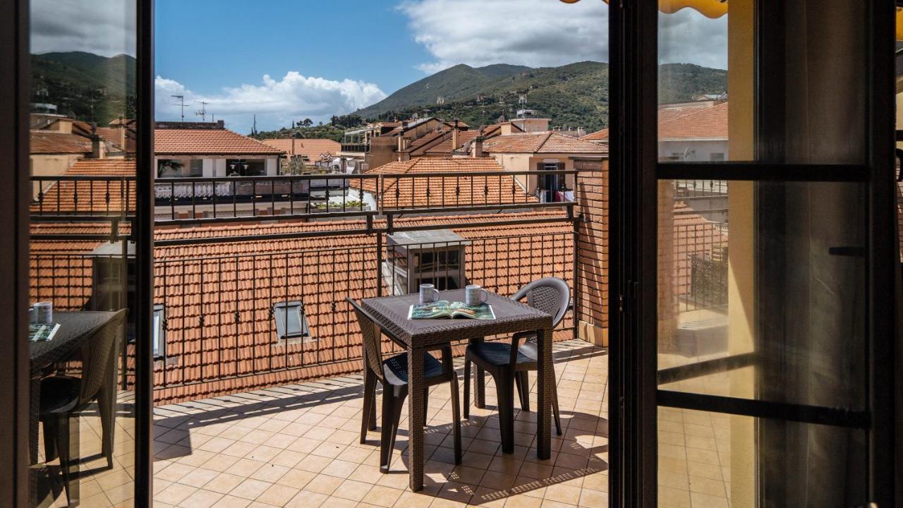 Dei Mille 31 B Lägenhet Albenga Exteriör bild